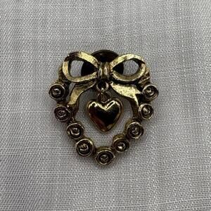 Vintage CAMCO Gold Tone Wreath Bow Pin Dangling Heart